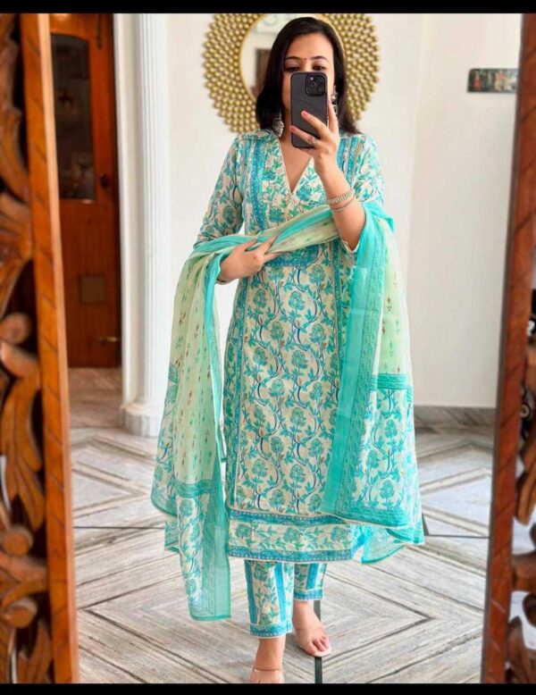 Floral Essence ? Women's Embroidered Cotton Dress with Printed Detailing (XL) - Image 4
